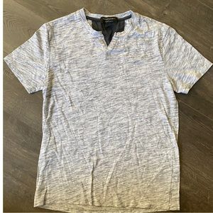 Banana Republic | Grey | Men’s short sleeve split neck T-shirt | size XS